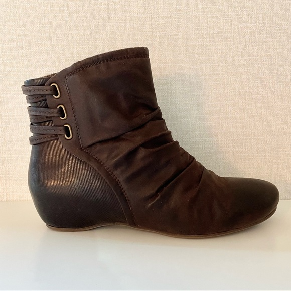 Baretraps, Slouchy Style Brown Ankle Boots, Textile Upper, Hidden Wedge Heel 8M - Picture 4 of 8